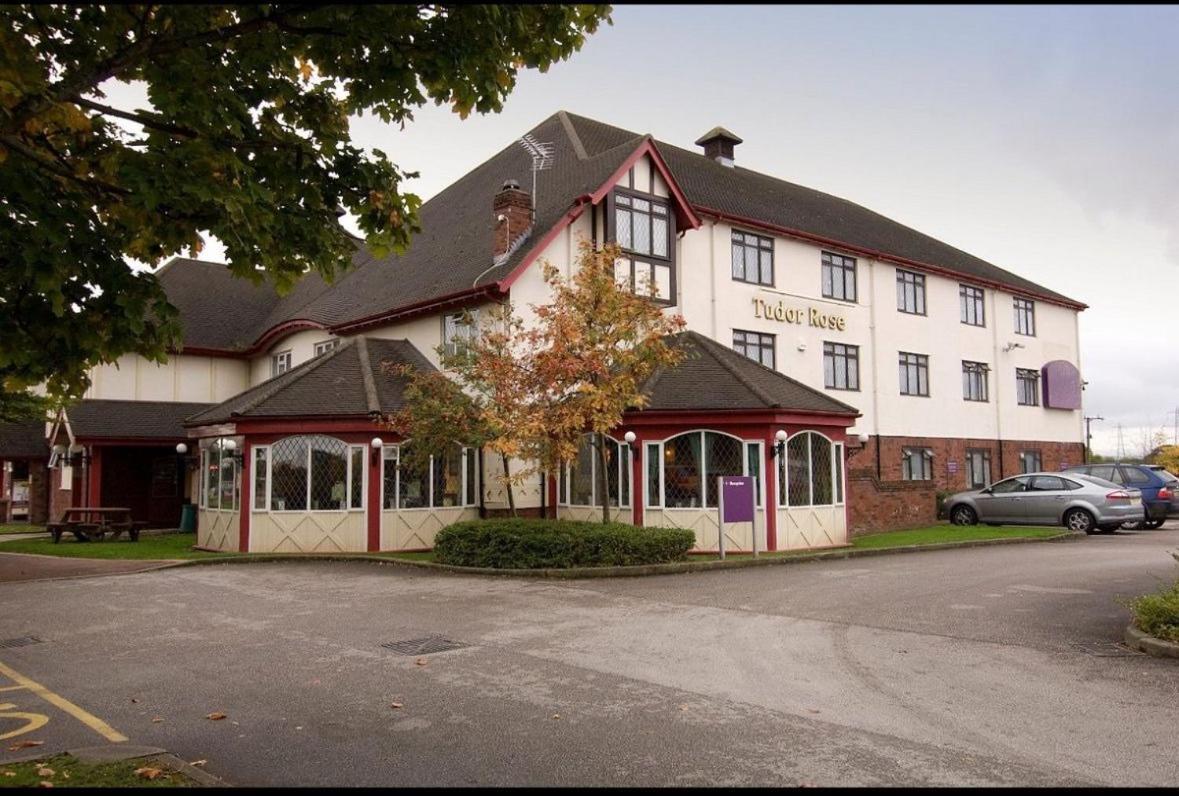 Premier Roomz Two Mills Ledsham  Exterior photo